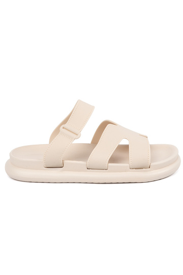 ivoor slippers dames op een...