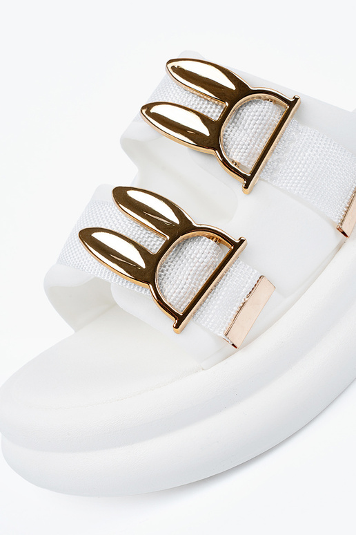 Witte slippers met gouden gespen en...