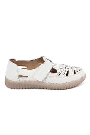 moteriški pusbačiai...