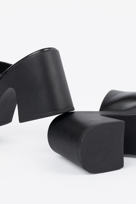 zInart slippers op de hiel