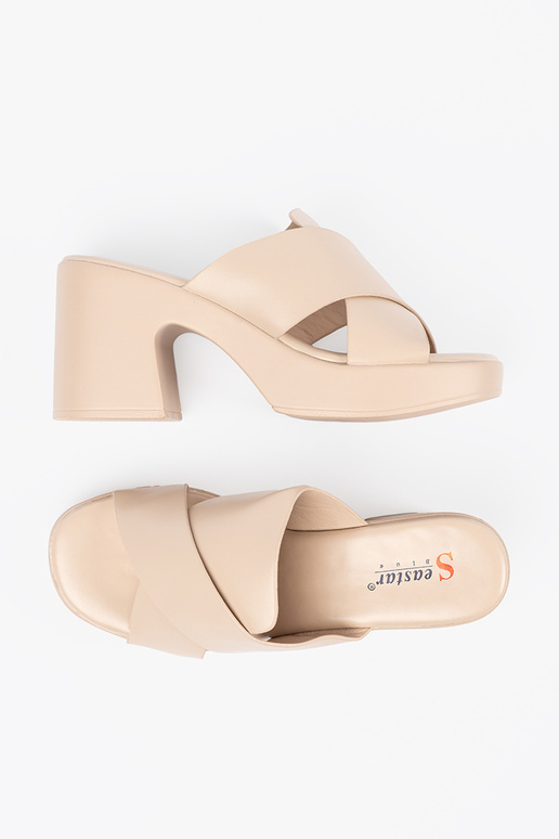 beige slippers op de hiel beige slippers op de hiel