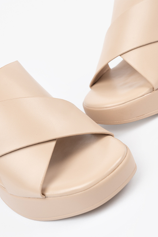 beige slippers op de hiel beige slippers op de hiel