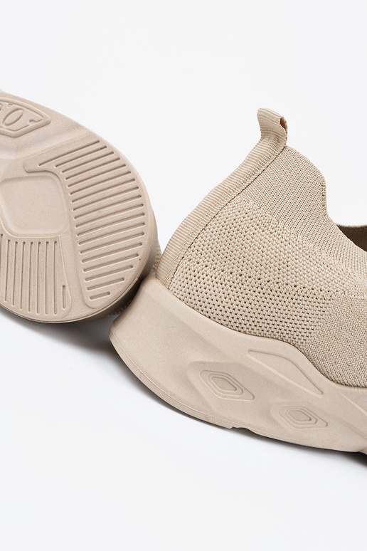 Beige sportschoenen met sluiting Beige sportschoenen met sluiting