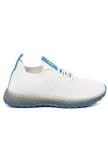 Initte kleur sportschoenen...