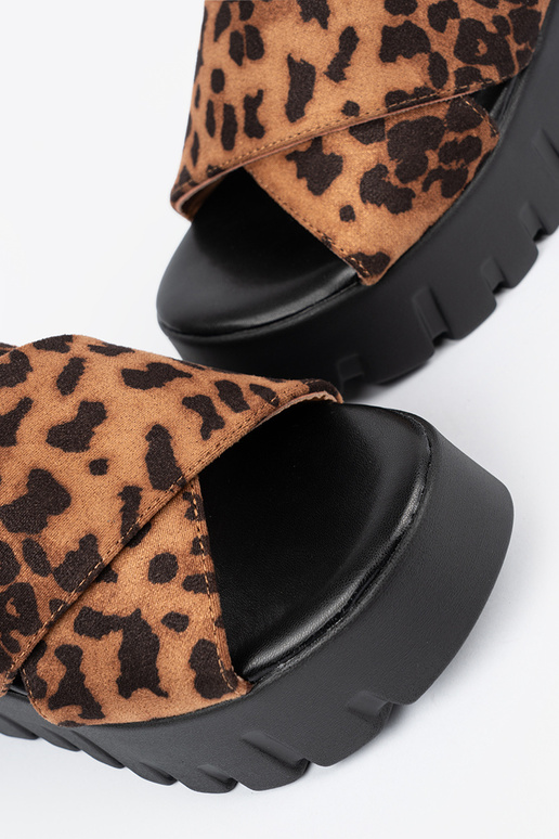 van suède slippers dames op een Inig...