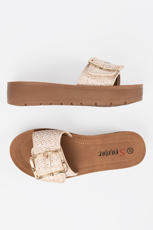 Pantoffels met een gouden gesp