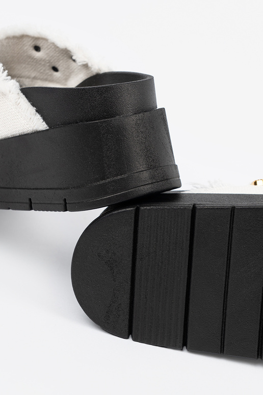 Initte kleur slippers met zInart...