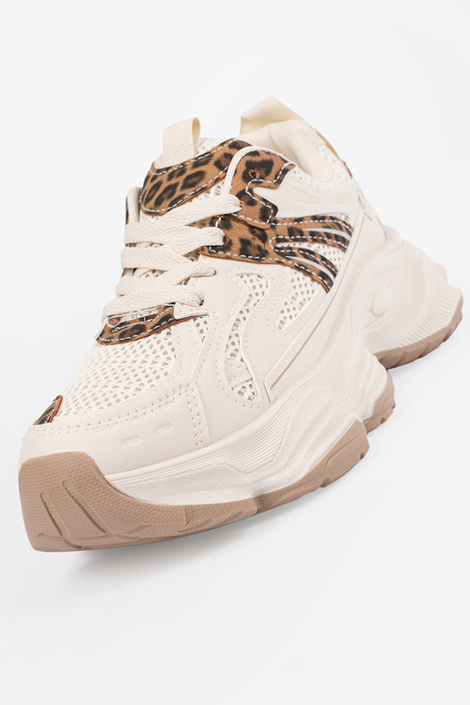 Sportieve schoenen op een dikke...