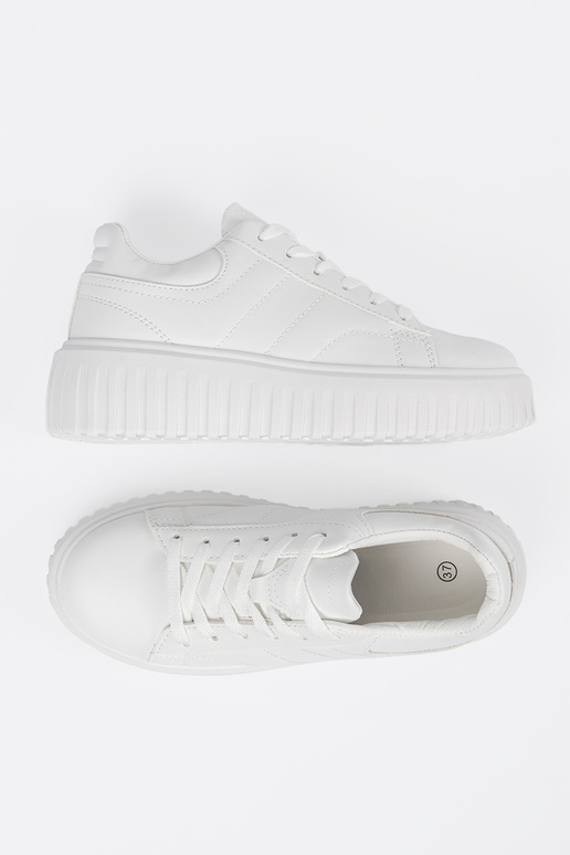 Witte kleur sportieve schoenen