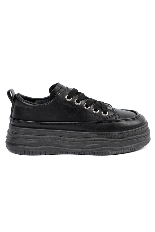 Zwarte sneakers met een platform