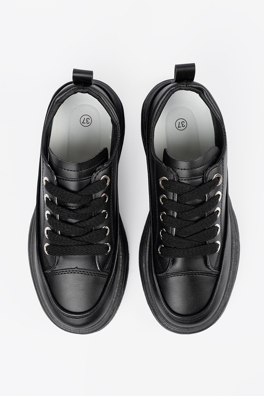 Zwarte sneakers met een platform