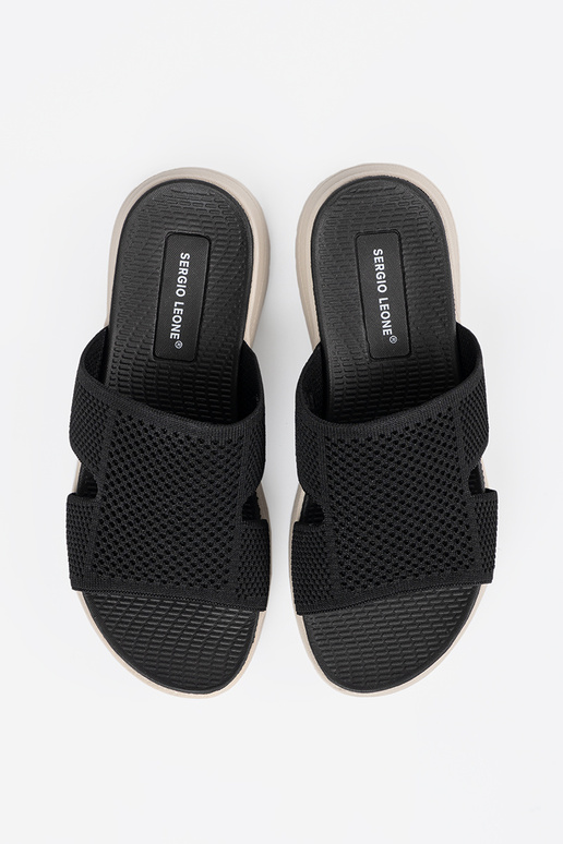 Zwarte schoenen met opengewerkte details