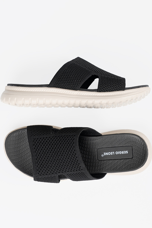 Zwarte schoenen met opengewerkte details