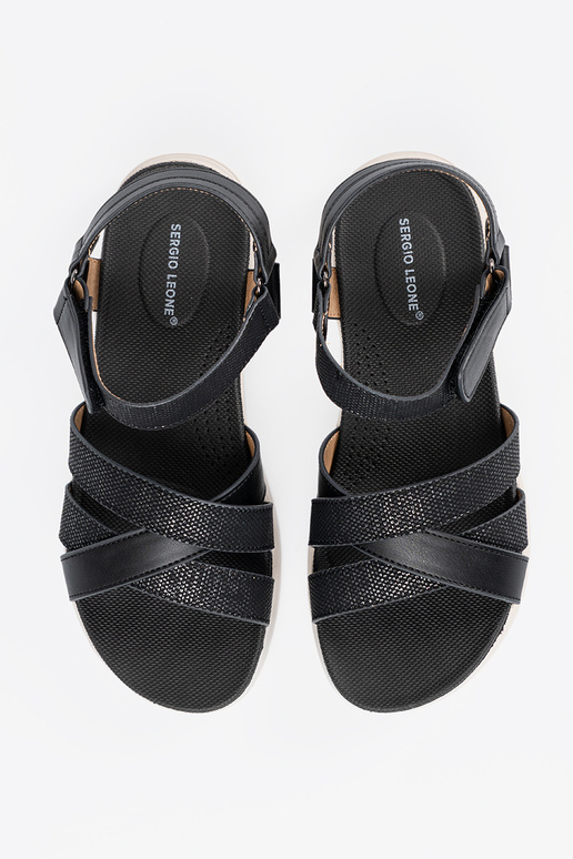Bruine sandalen op een witte platform Bruine sandalen op een witte platform