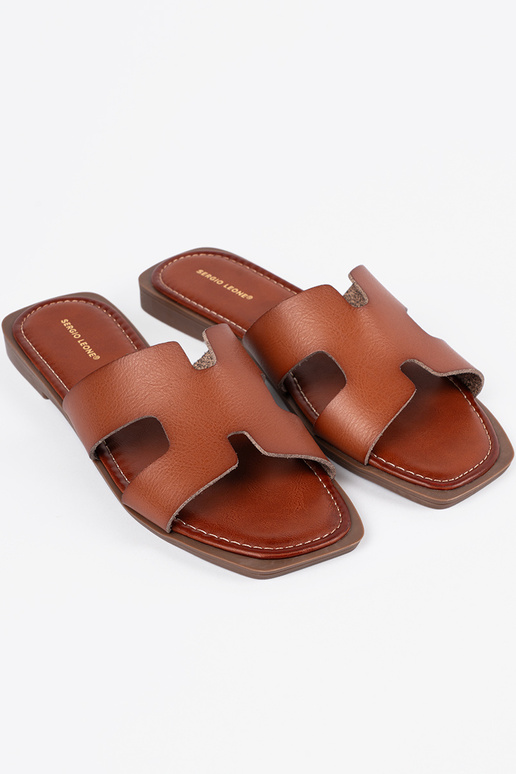 Bruine slippers met vierkante neus