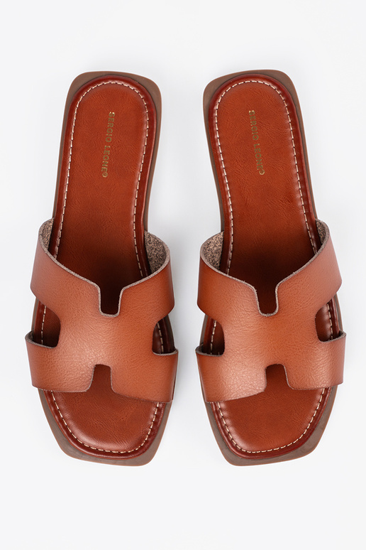 Bruine slippers met vierkante neus