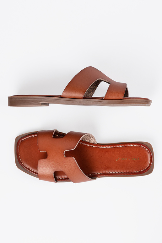 Bruine slippers met vierkante neus