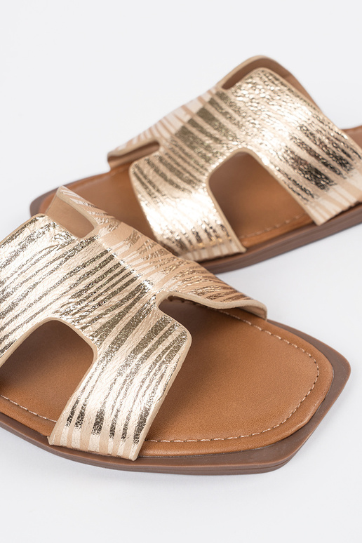 Gouden slippers met vierkante neus