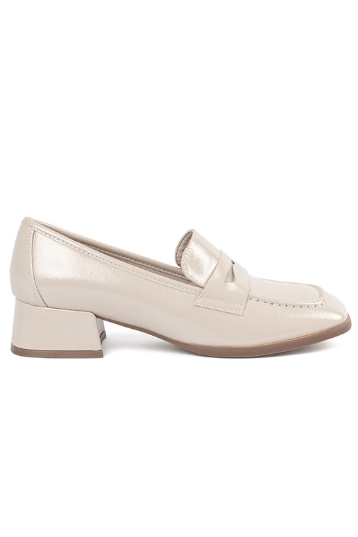 Heldere zandkleurige dames schoenen...