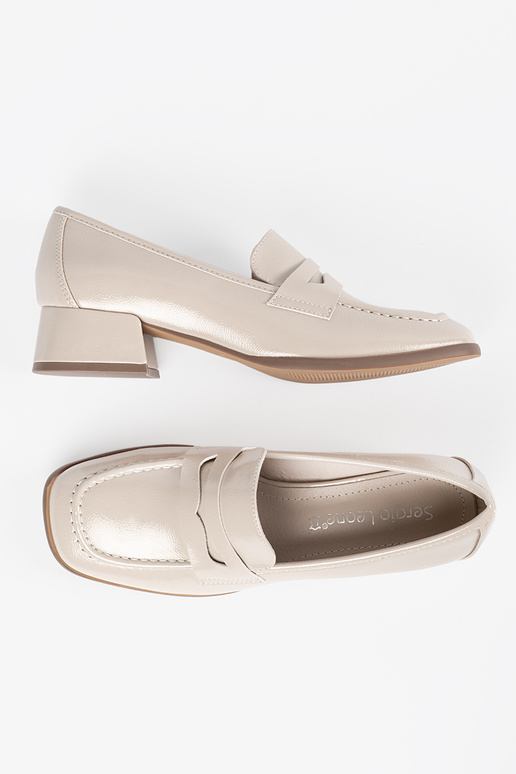 Heldere zandkleurige dames schoenen...