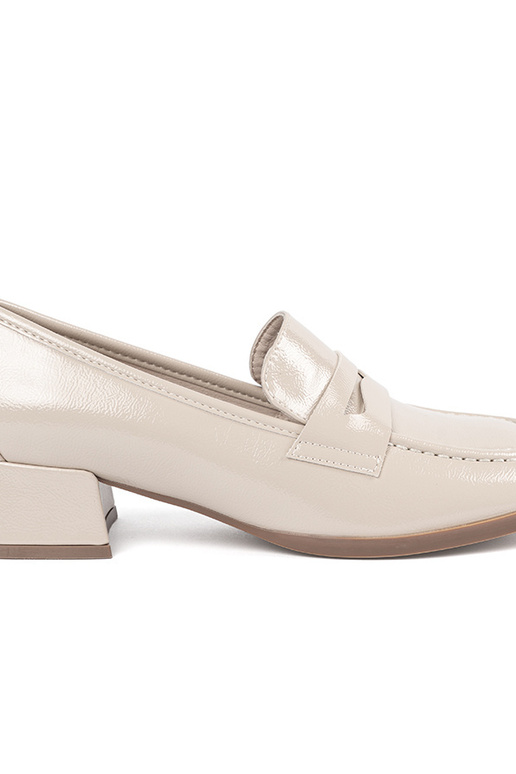 Heldere zandkleurige dames schoenen...