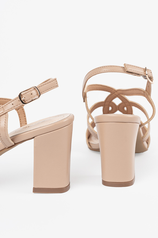 Zandkleurige dames schoenen op hoge...