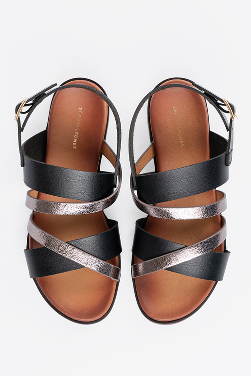 Gouden sandalen op een lage hak