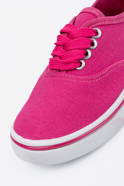 Roze kinderschoenen met een witte zool