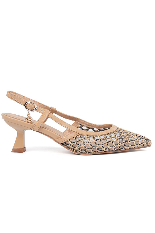 Hakken met opengewerkt design op een...