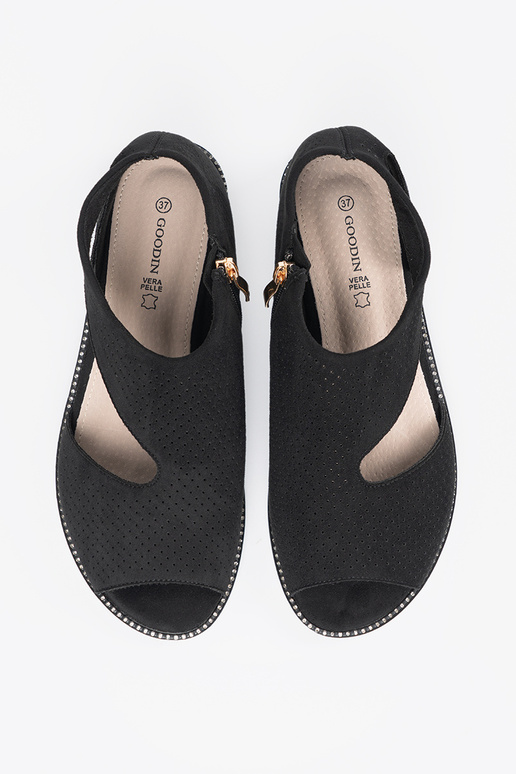 Vlakke opengewerkte sandalen in... Vlakke opengewerkte sandalen in...
