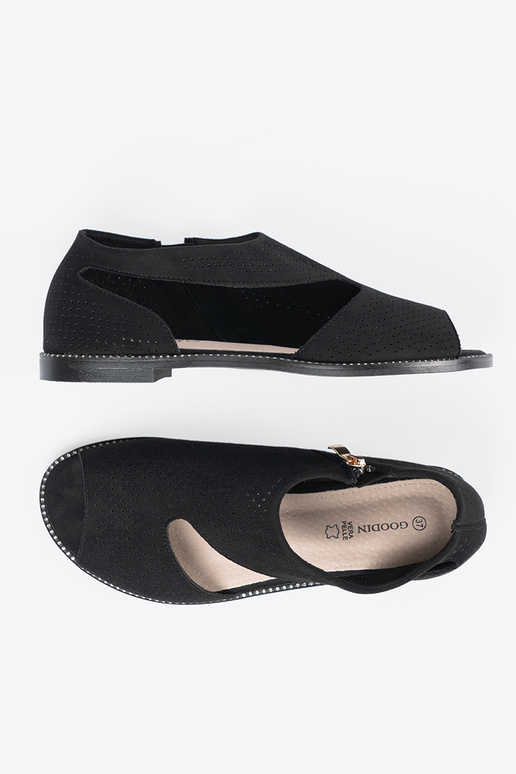Vlakke opengewerkte sandalen in... Vlakke opengewerkte sandalen in...