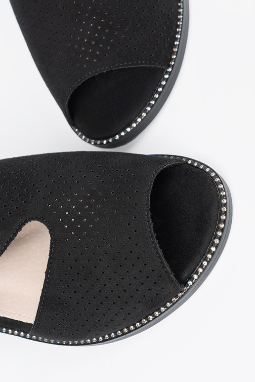 Vlakke opengewerkte sandalen in... Vlakke opengewerkte sandalen in...