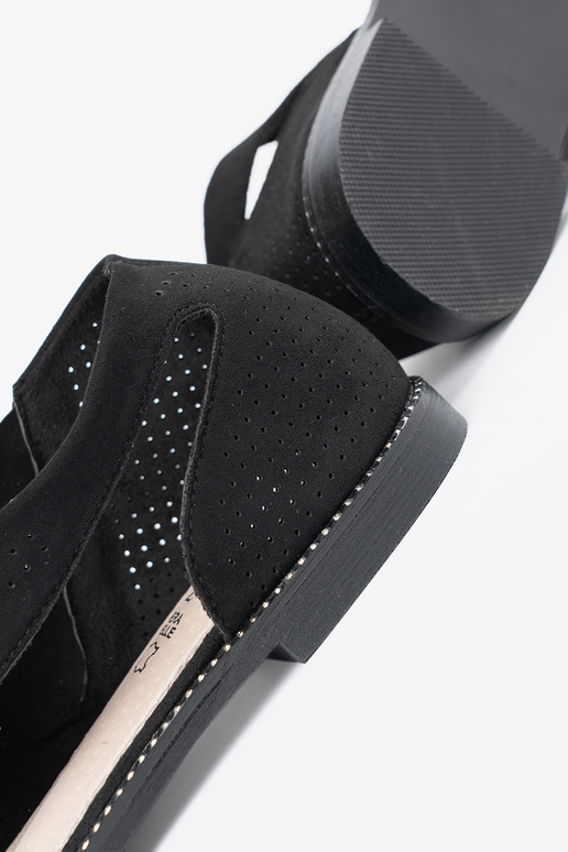 Vlakke opengewerkte sandalen in... Vlakke opengewerkte sandalen in...