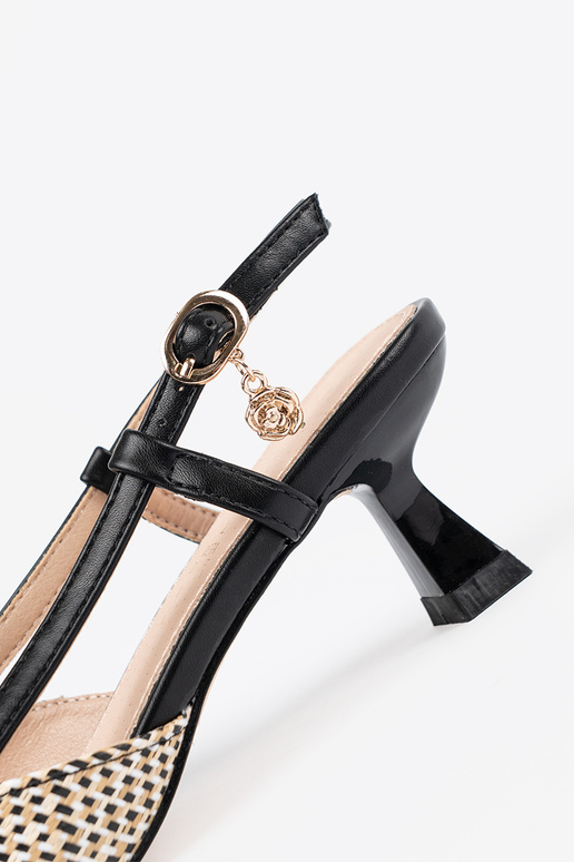 Gevlochten hoge hakken op een lage...