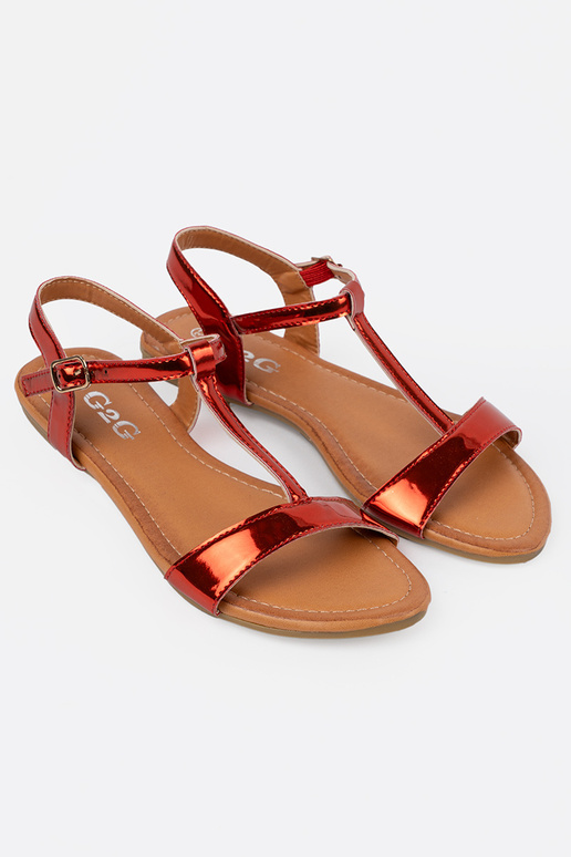 Dames rode sandalen op een platte zool Dames rode sandalen op een platte zool