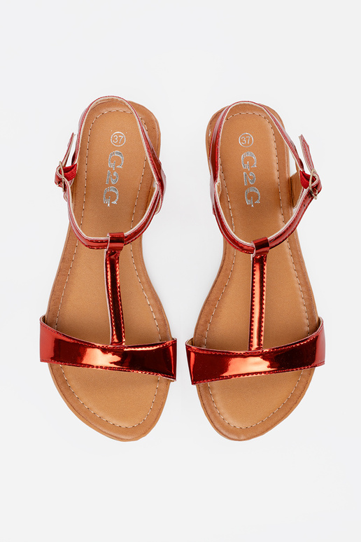 Dames rode sandalen op een platte zool Dames rode sandalen op een platte zool