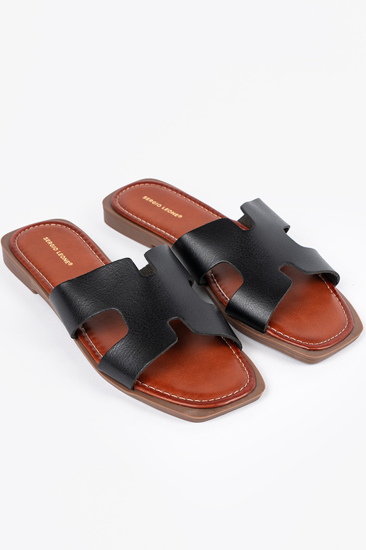 Zwarte slippers met een vierkante neus Zwarte slippers met een vierkante neus