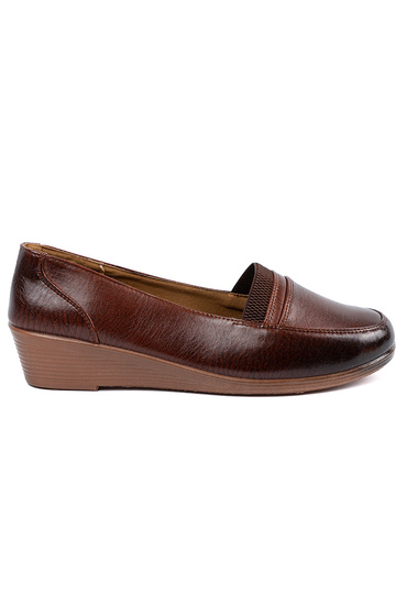 Schoenen op een lage plateau