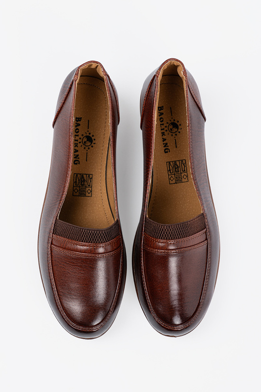 Schoenen op een lage plateau