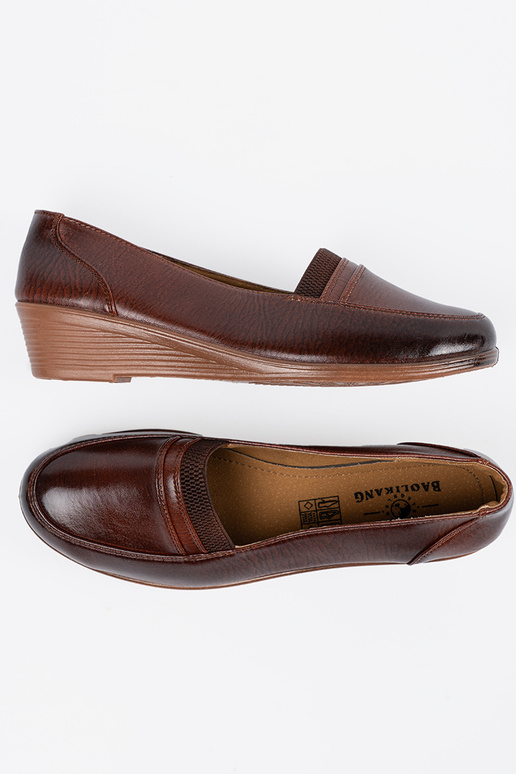 Schoenen op een lage plateau