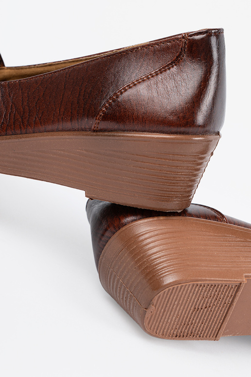 Schoenen op een lage plateau