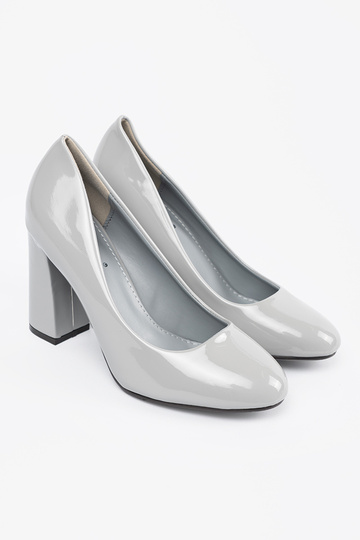 Grijze lak hoge hakken 2