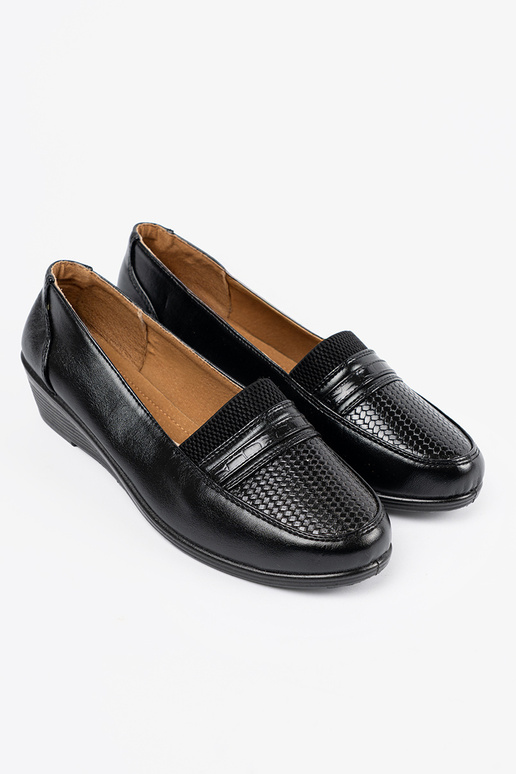 Zwarte instappers op een plateau