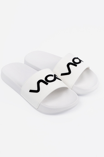Initte kleur slippers met de inscriptie