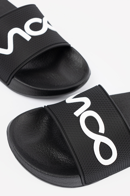 zInart slippers met de inscriptie