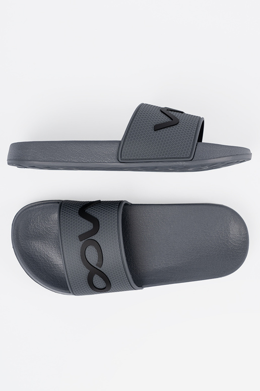 grijs slippers met de inscriptie