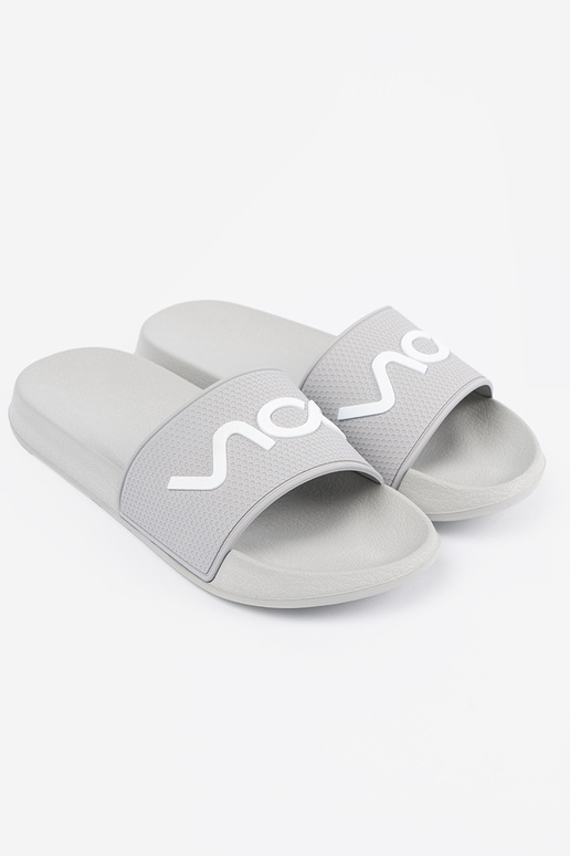 grijs slippers met de inscriptie