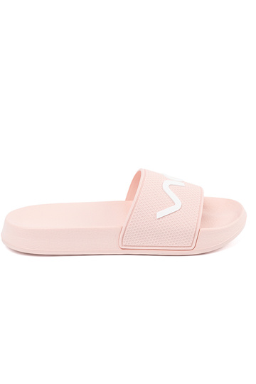 roze slippers met de inscriptie 2
