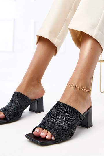 Zwarte slippers op hak met gevlochten bandjes Gamboa