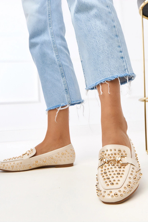 Zandkleurige mocassins versierd met...